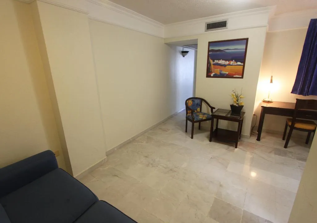 JUNIOR SUITE STANDARD Room, Hotel Francis Drake, Cancun Area
