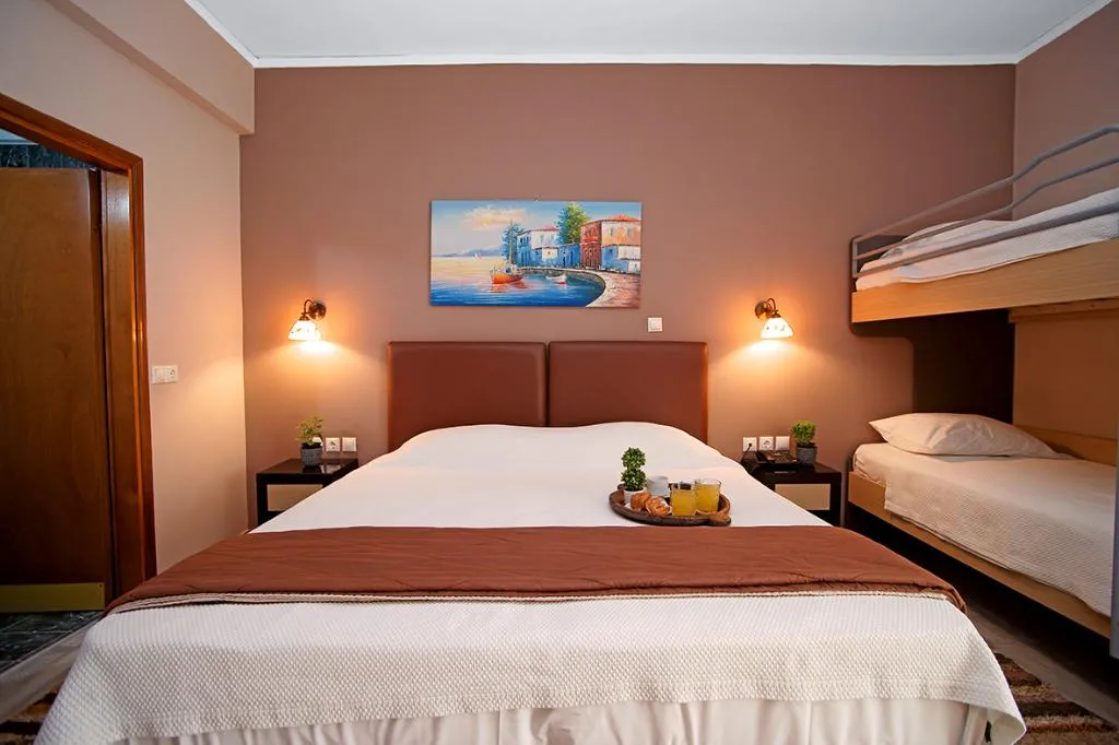 QUADRUPLE CITY VIEW Room, Kyparissia Beach, Athens