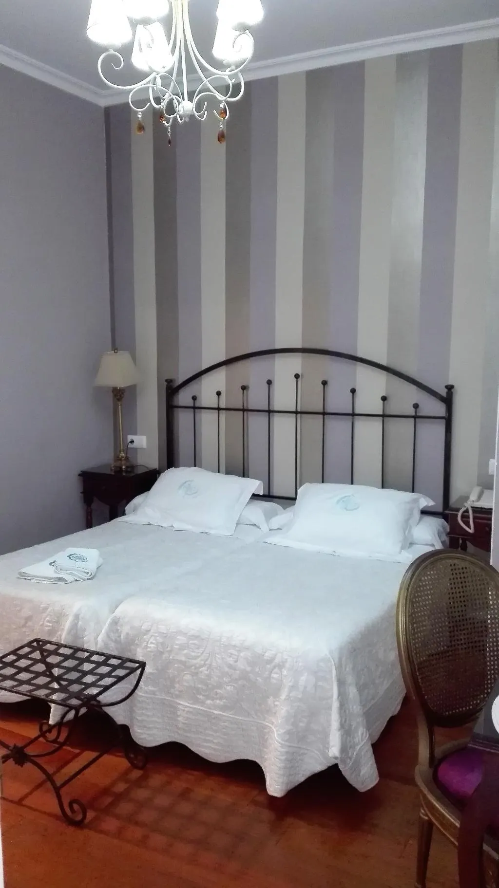 DOUBLE STANDARD Room, Le Petit Paris, Seville