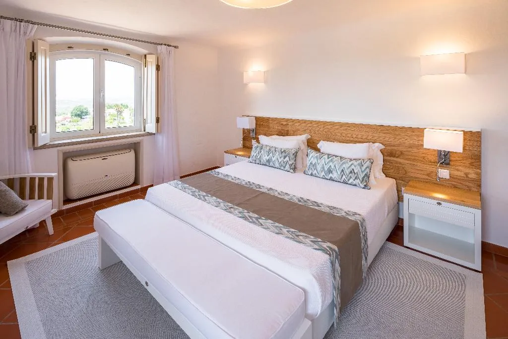 VILLA SIX BEDROOMS TWO BATHROOMS Room, Shantivillas, Algarve