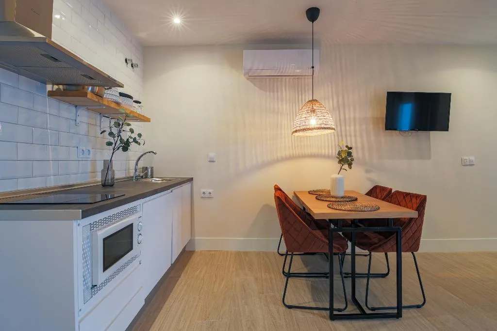 APARTMENT TWO BEDROOMS ONE BATHROOM Room, Magna Sevilla, Seville