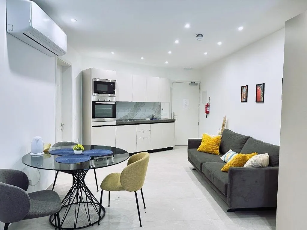 Room, The Central Guesthouse, Malta