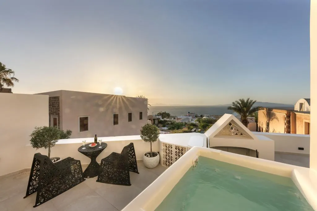 JUNIOR SUITE EXECUTIVE KING BED Room, La Madeleine Oia, Santorini
