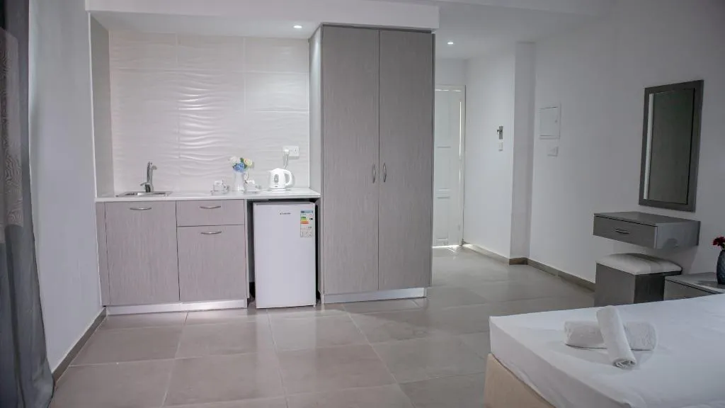 STUDIO SUPERIOR Room, Windmills Hotel Apts, Cyprus