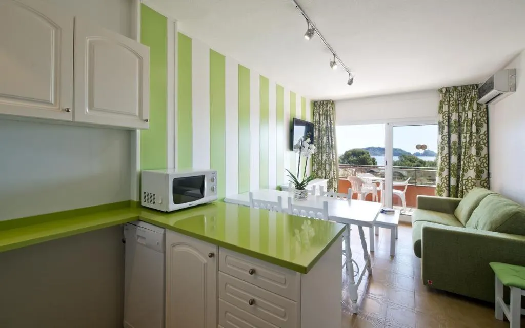 APARTMENT CAPACITY 4 ONE BEDROOM Room, Apartamentos Salles Beach, Costa Brava