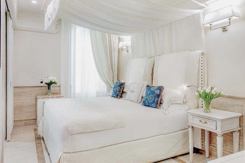 JUNIOR SUITE CITY VIEW KING BED Room, Hotel Barocco, Rome