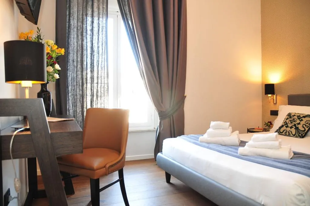Room, Little Queen Navona, Rome