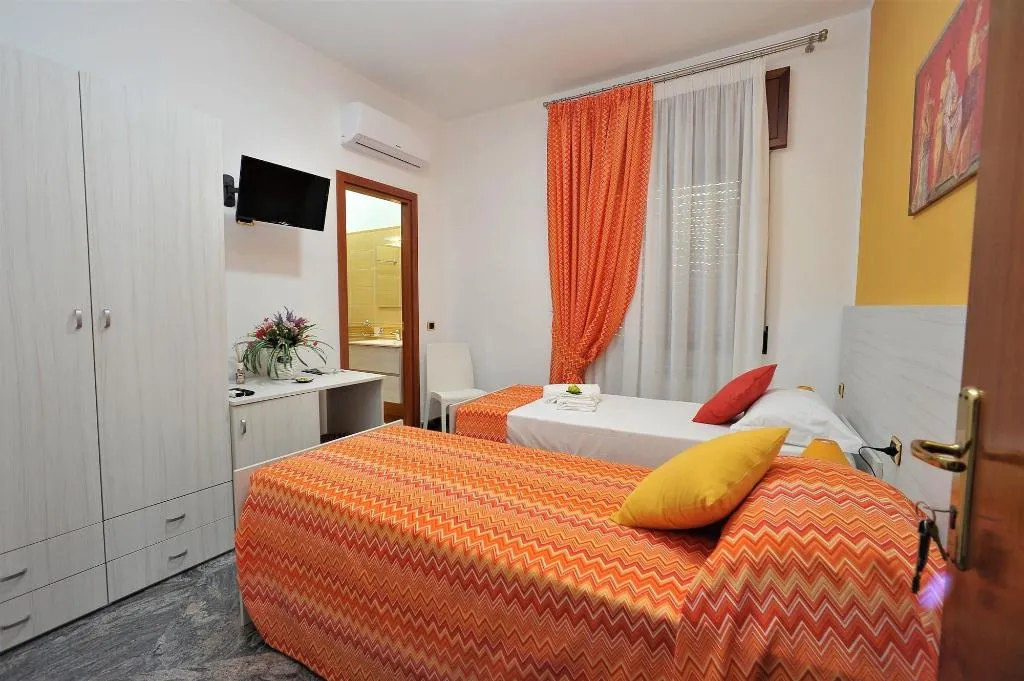 Room, B&B Cornelia, Naples
