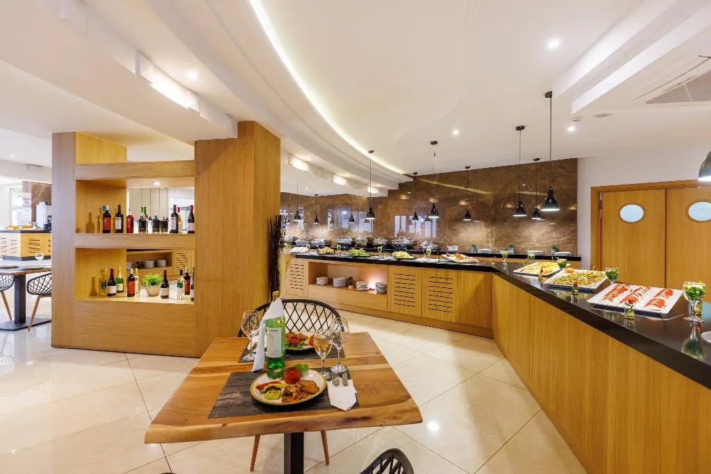 Restaurant, Malia Bay Beach Hotel & Bungalows, Crete