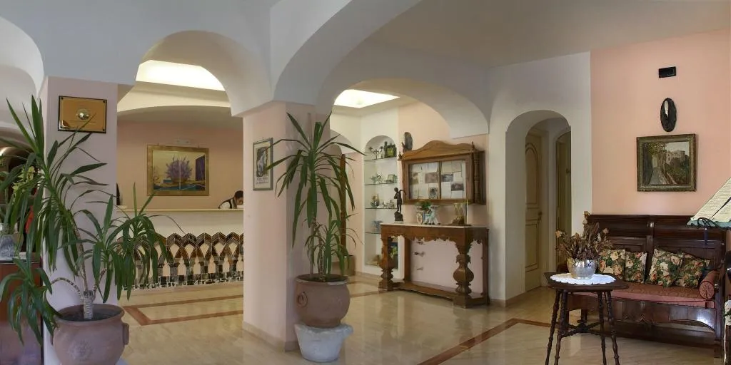 Lobby, Rufolo, Naples