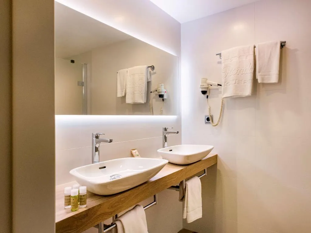 DOUBLE SUPERIOR Room, ibis Styles Figueres Ronda, Costa Brava