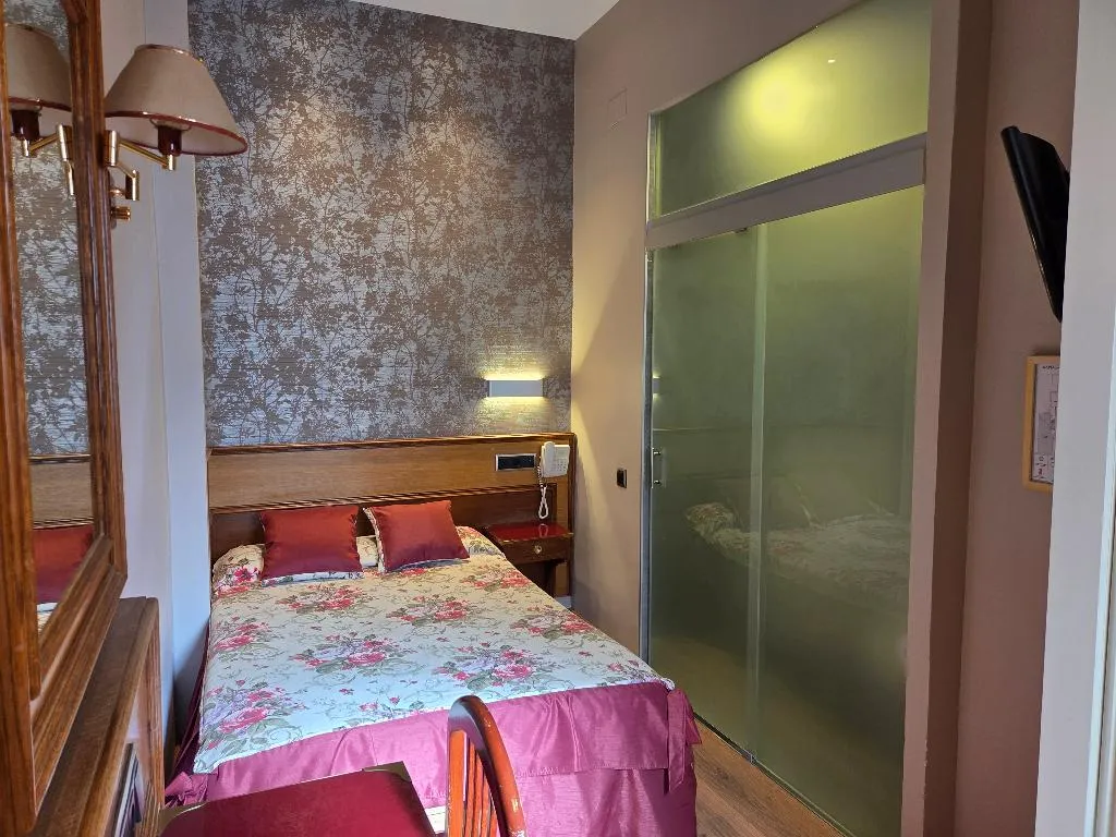 SINGLE STANDARD Room, Hostal Hispano-Argentino Gran Via, Madrid