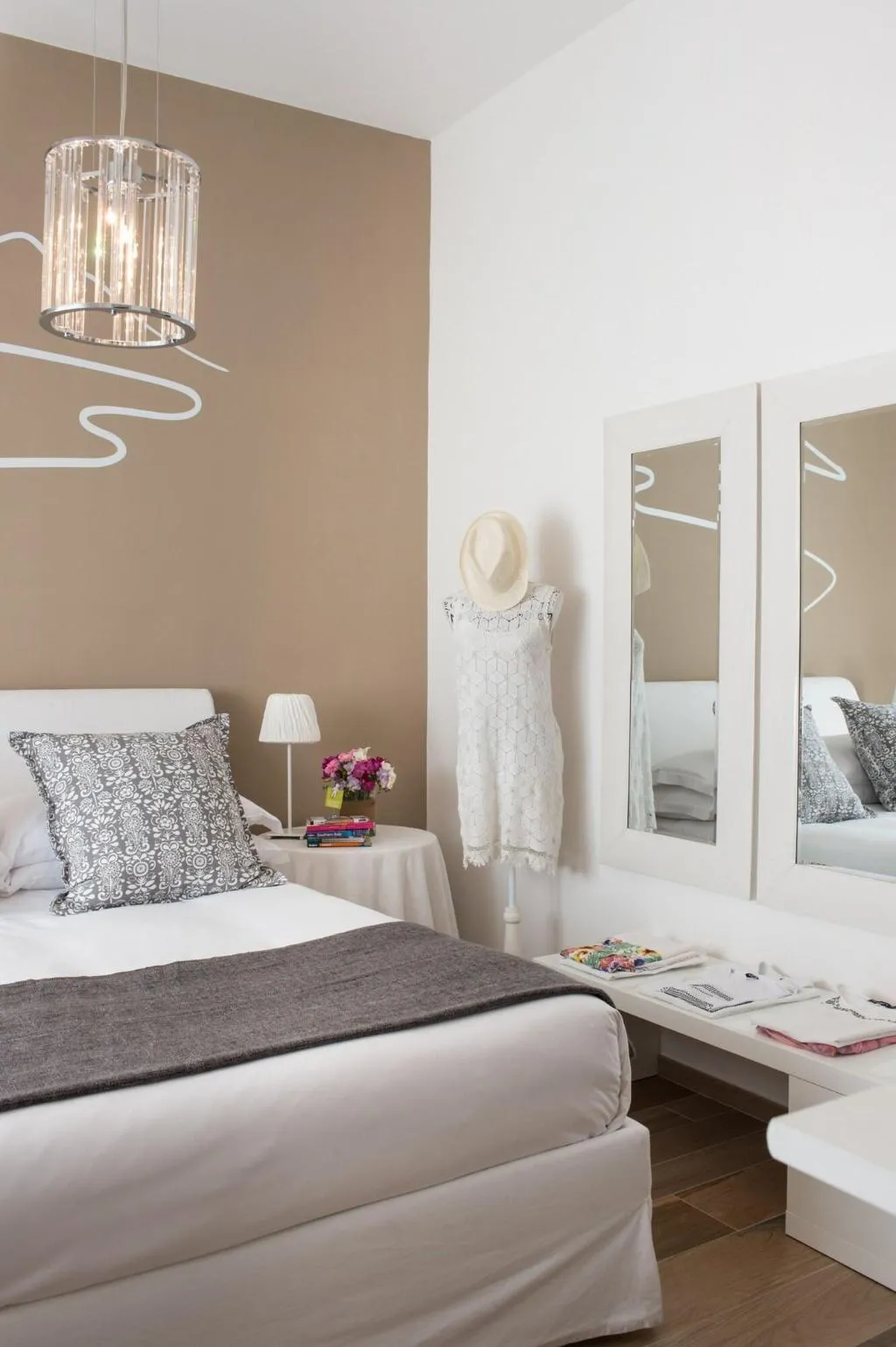 Room, La Maison Des Tout Le Monde, Naples