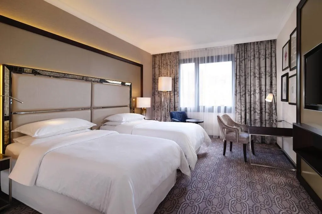DOUBLE GRAND WITH VIEWS Room, Sheraton Grand Krakow, Krakow