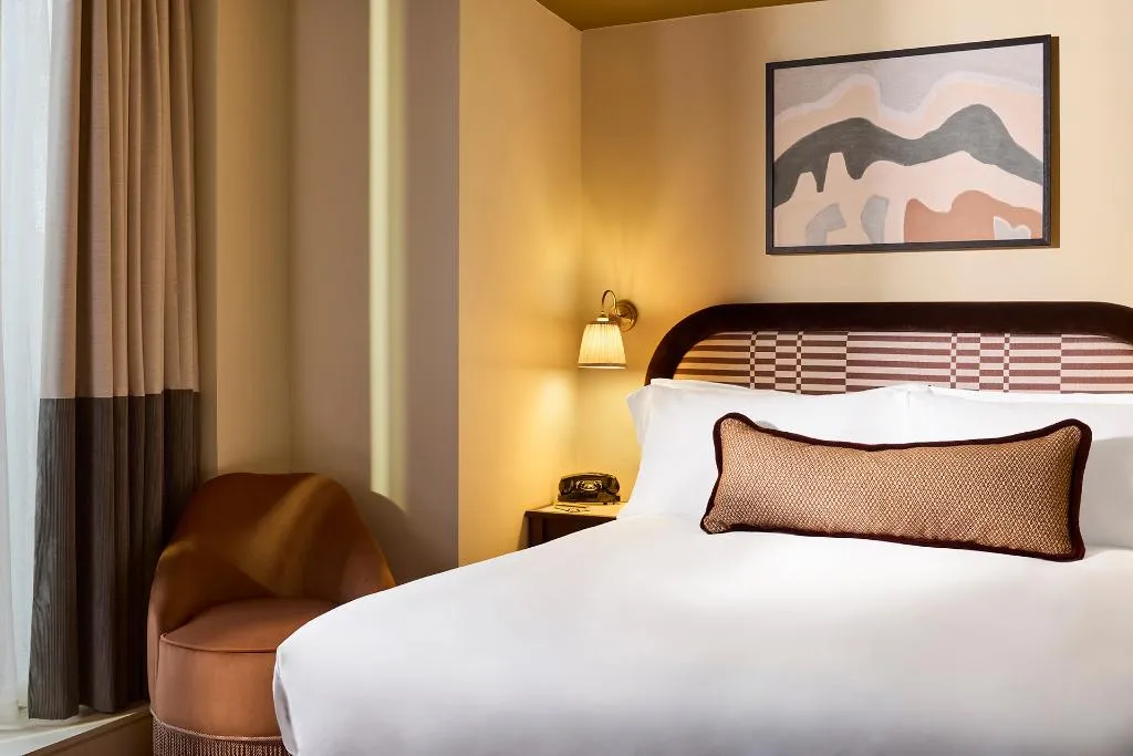 DOUBLE CLASSIC Room, The Hoxton Dublin, Dublin
