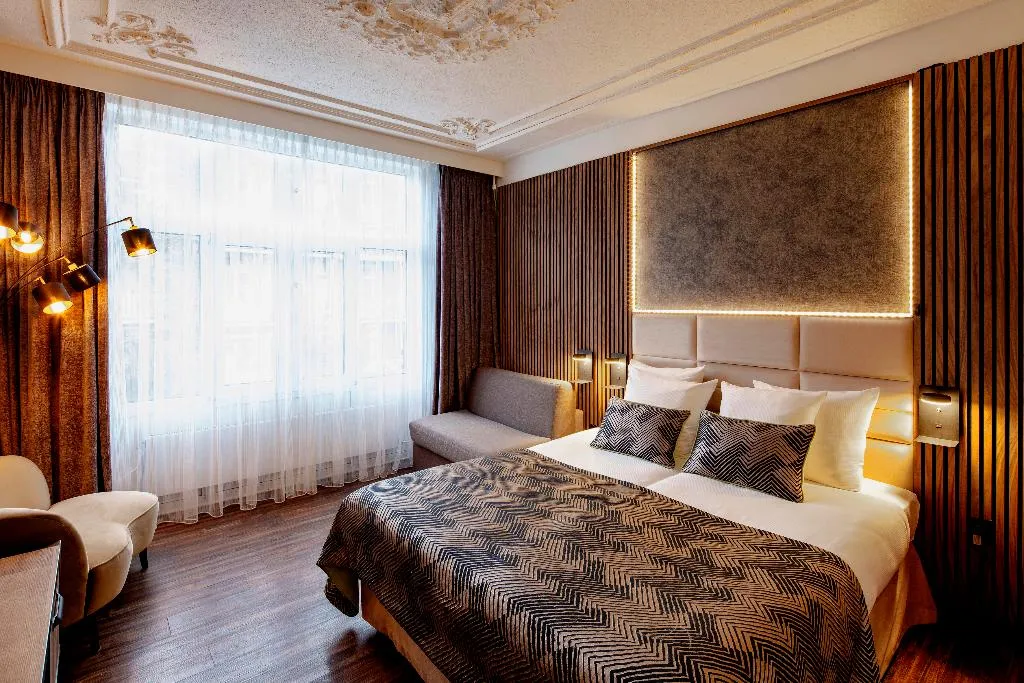 TRIPLE STANDARD Room, Hotel Jupiter, Amsterdam