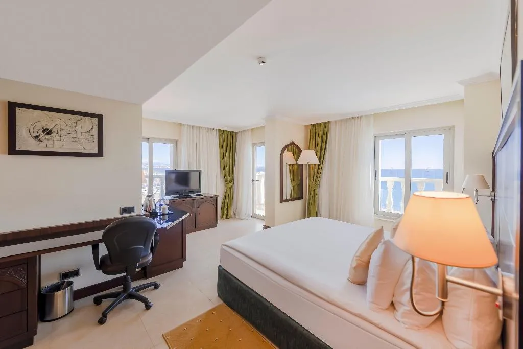 SUITE SEA FRONT Room, Crowne Plaza Antalya, Antalya