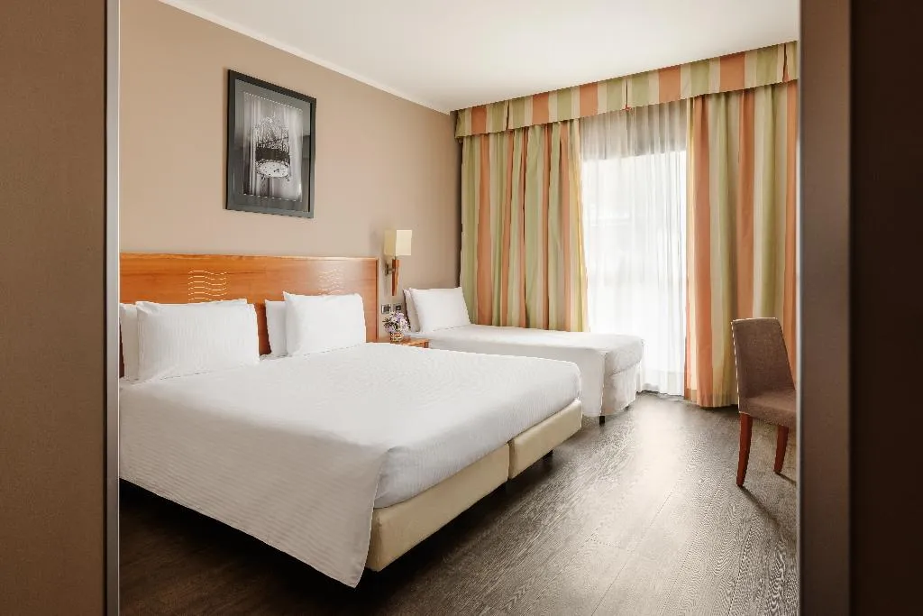 TRIPLE SUPERIOR Room, Dei Cavalieri Caserta, Naples