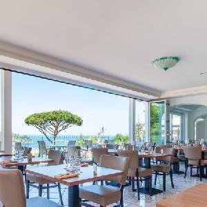 La Pergola e Villa Flavio, Naples
