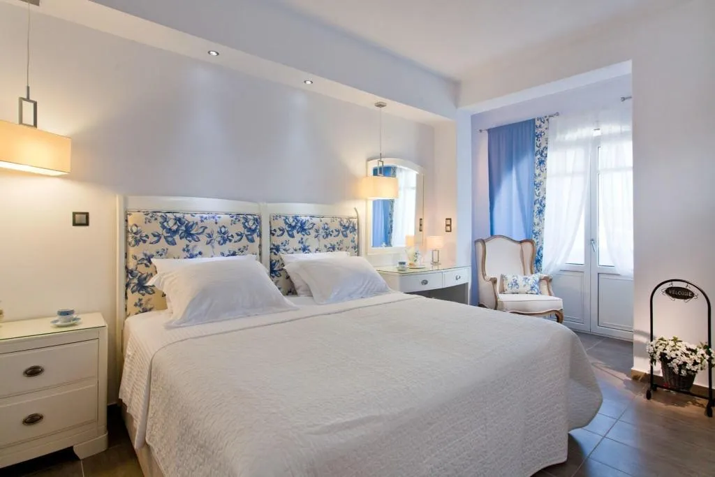 Room, Miland Suites, Santorini