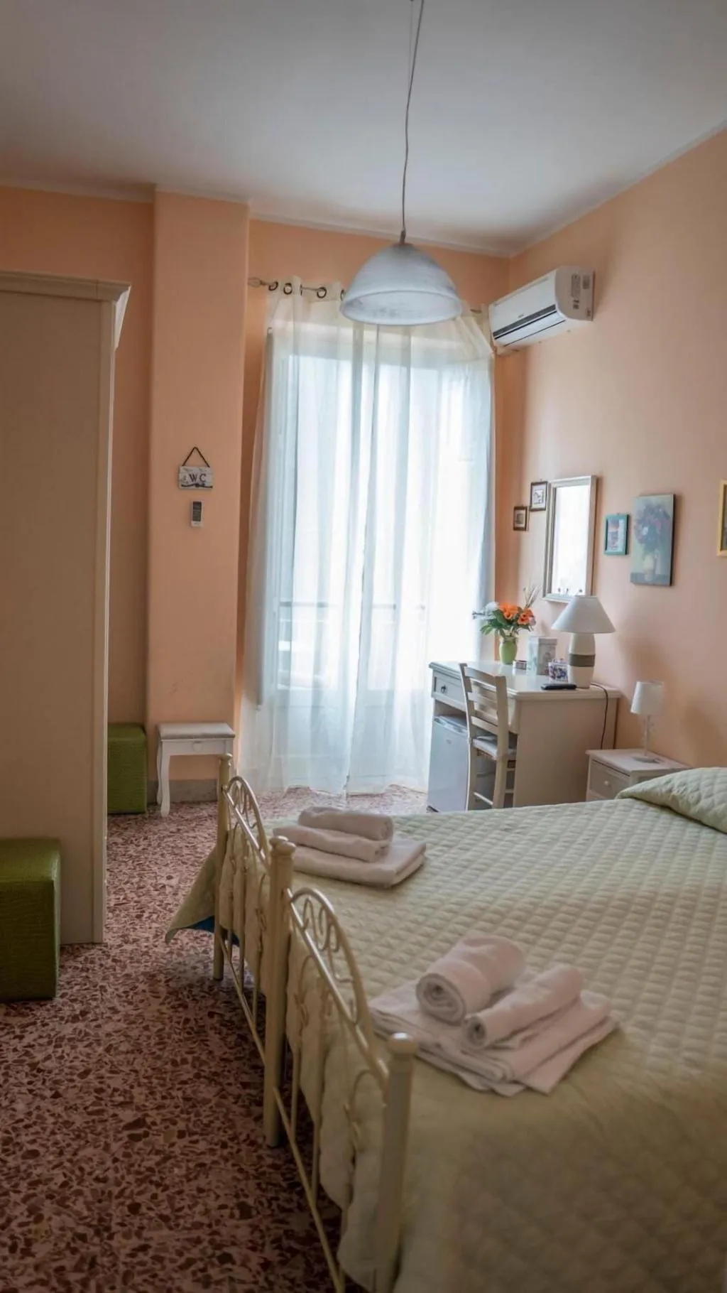 Room, Sikelia, Catania