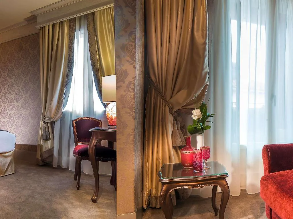 TRIPLE DELUXE CANAL VIEW Room, Papadopoli Hotel Venezia - MGallery Collection, Venice