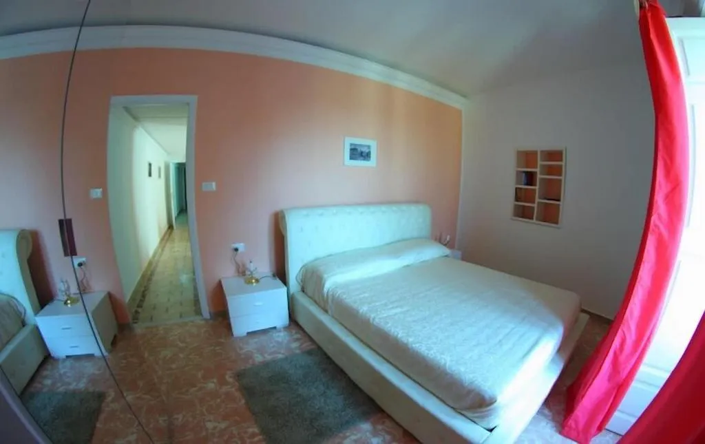 Room, Gualtiero Camere E Suite, Catania