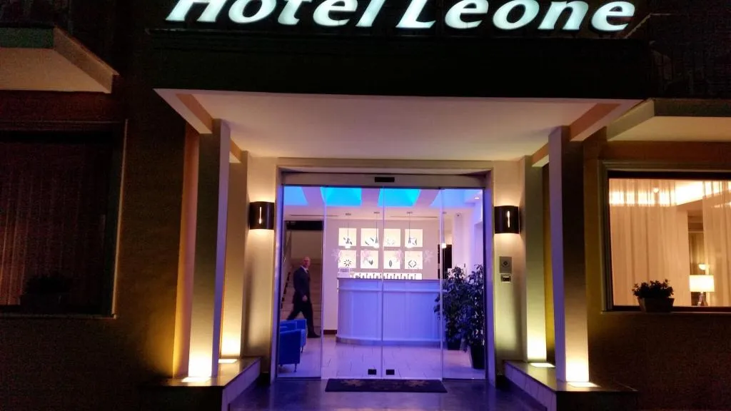 Lobby, Leone, Naples