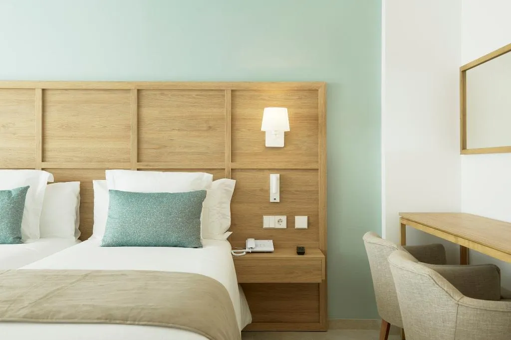 DOUBLE WITH TERRACE Room, Iberostar Waves Cala Domingos, Majorca