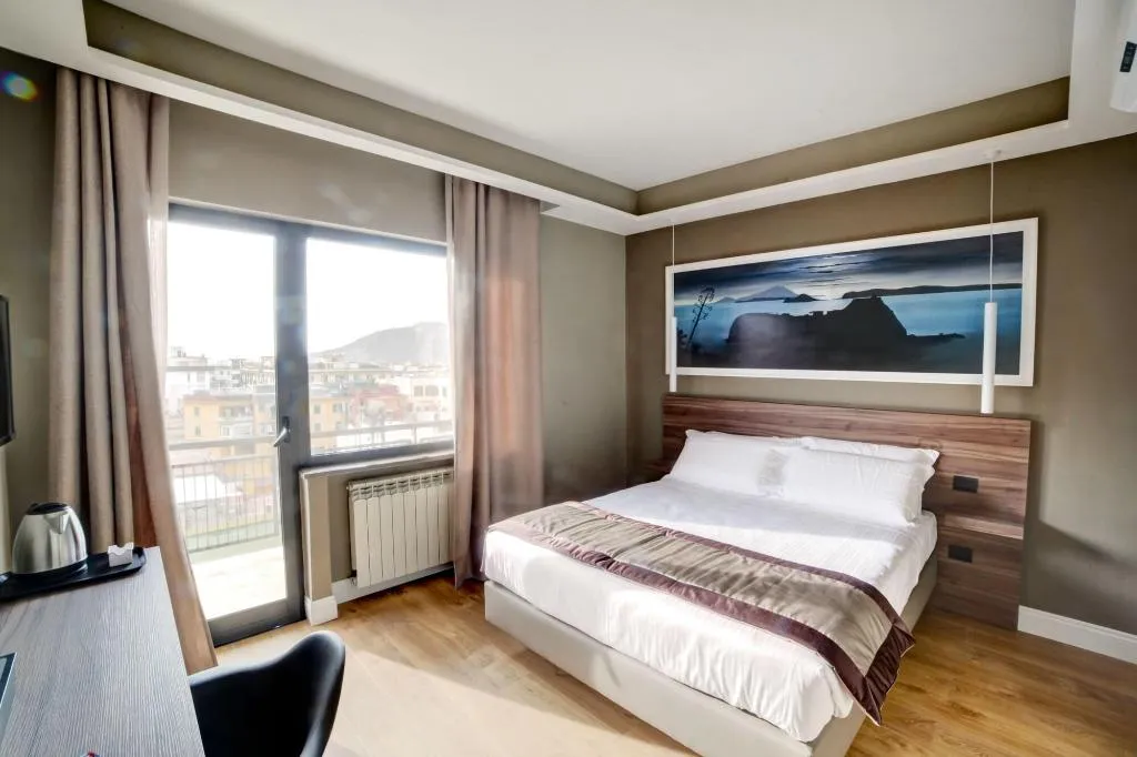 Room, 7Th Floor Suite, Naples