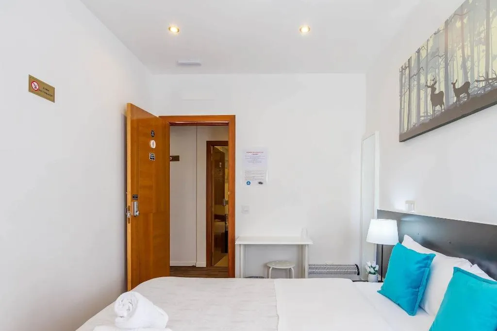 Room, A&Z Javier Cabrini, Madrid