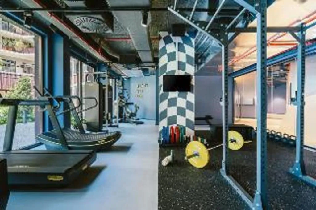 Sports and Entertainment, The Social Hub Porto, Porto