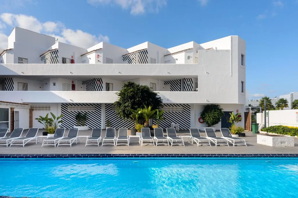 Pool, Vibra Mogambo Aparthotel, Ibiza
