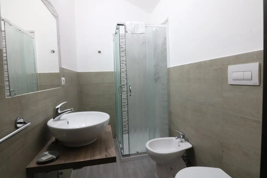 Room, Guest House Minas, Milan
