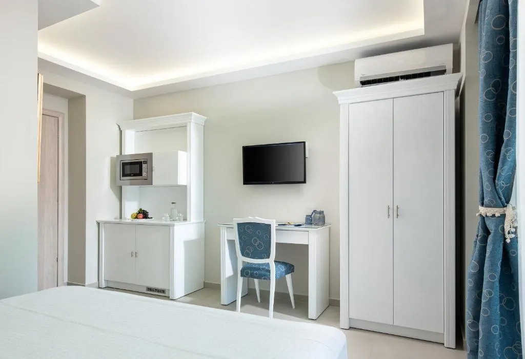 DOUBLE CLASSIC ONE BEDROOM Room, Light Blue Hotel, Halkidiki