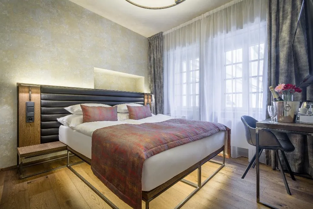 QUADRUPLE DELUXE Room, Hotel Waldstein, Prague