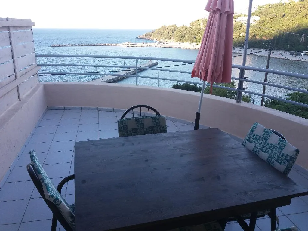 APARTMENT CAPACITY 5 Room, Harbour View, Kalamata