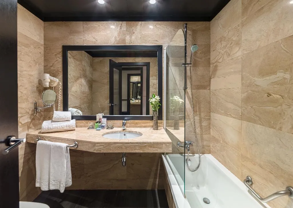 TRIPLE STANDARD Room, H10 Marina Barcelona, Barcelona