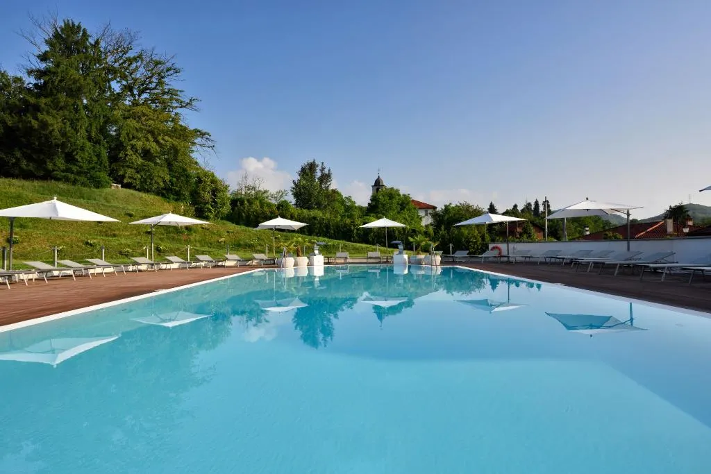 Pool, Castello Dal Pozzo, Milan