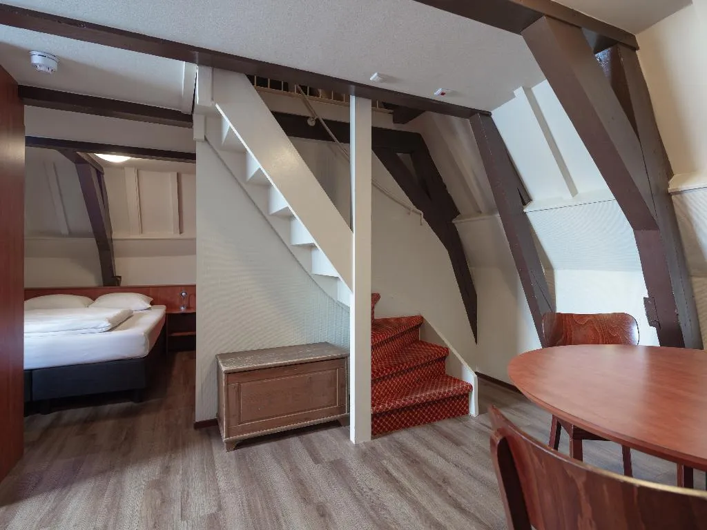 APARTMENT STANDARD Room, A-train, Amsterdam