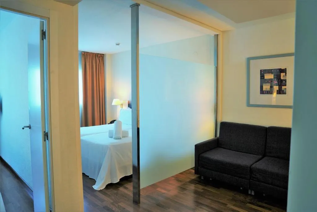 QUADRUPLE STANDARD Room, Port Valencia Feria, Valencia