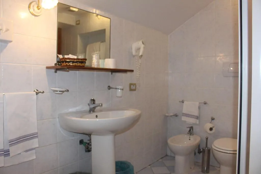 DOUBLE STANDARD Room, Fontana, Naples