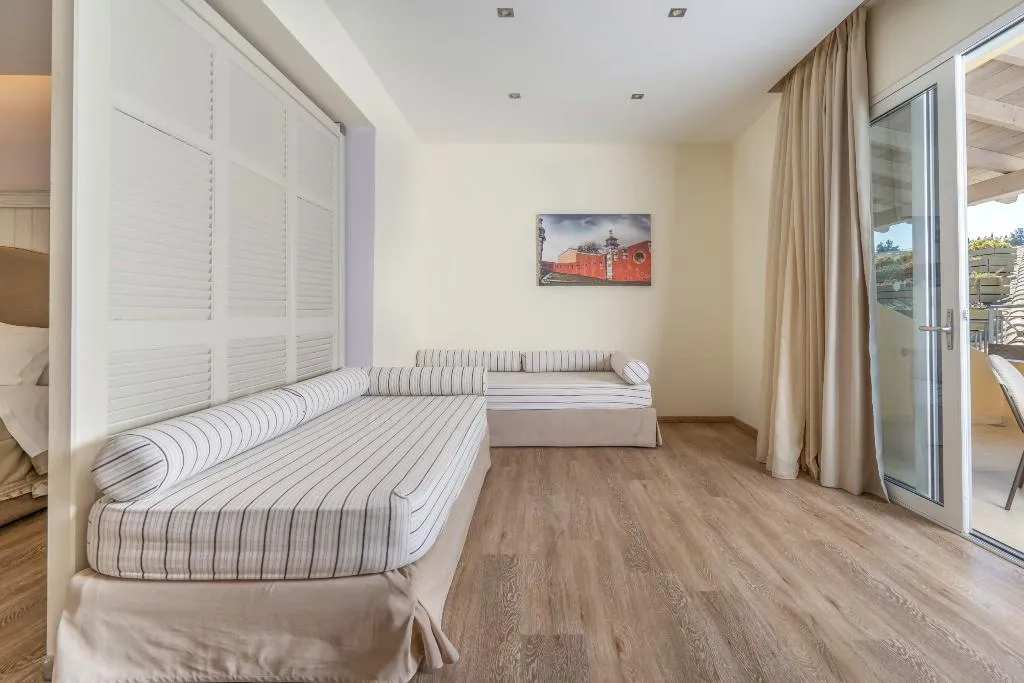 FAMILY ROOM CAPACITY 1 Room, Art Hotel Debono, Corfu