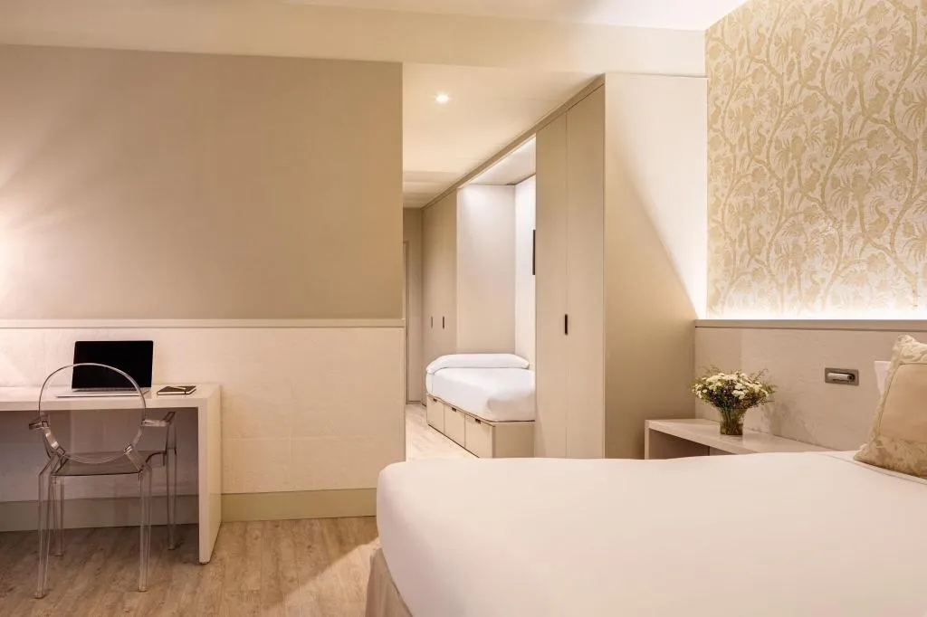 TRIPLE SUPERIOR Room, Duquesa de Cardona, Barcelona