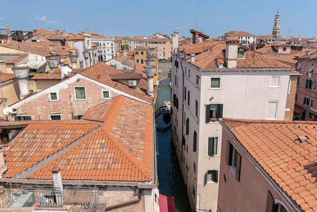 General view, La Finestra sulle Beccarie, Venice