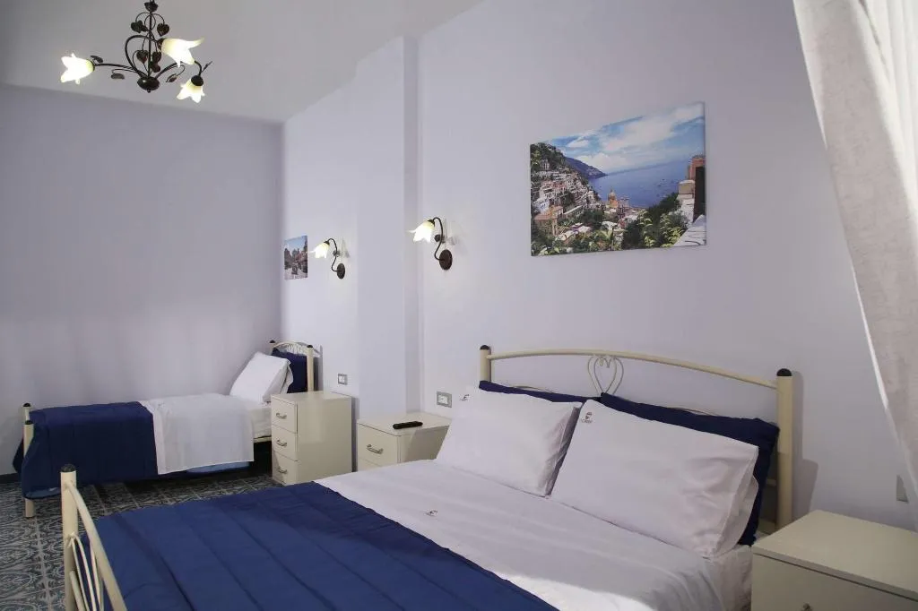 Room, The Reef, Naples