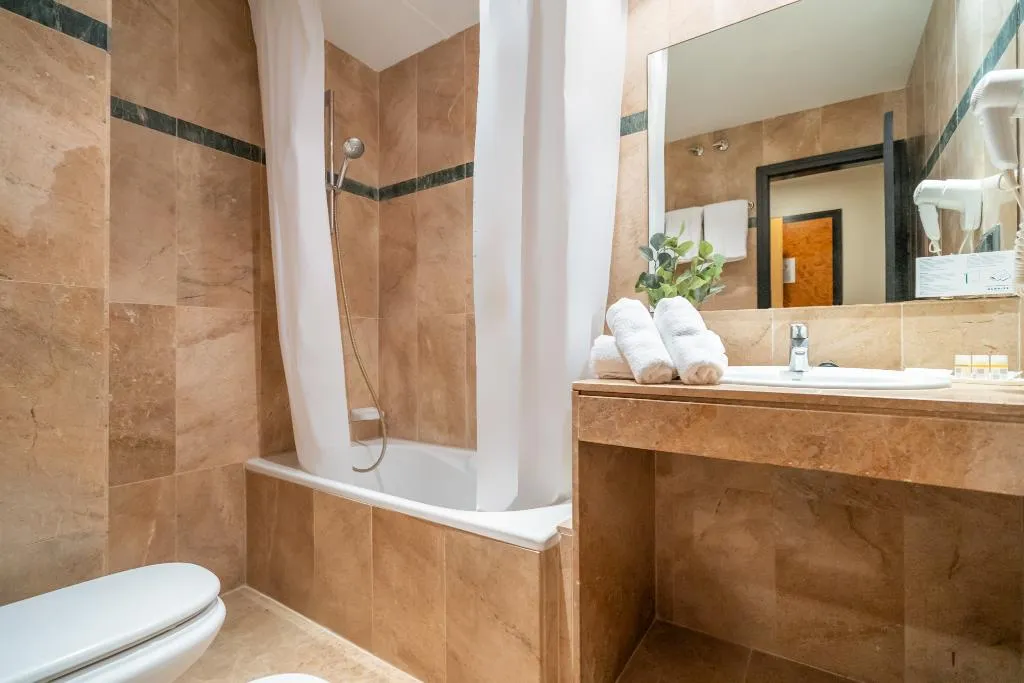 TRIPLE STANDARD Room, Glories, Barcelona