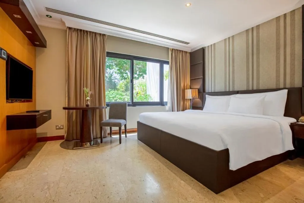 Double or Twin STANDARD Room, Dubai Marine Beach Resort & Spa, Dubai