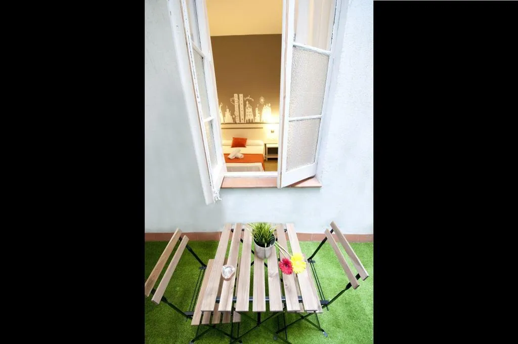 Terrace, Hostal Live Barcelona, Barcelona