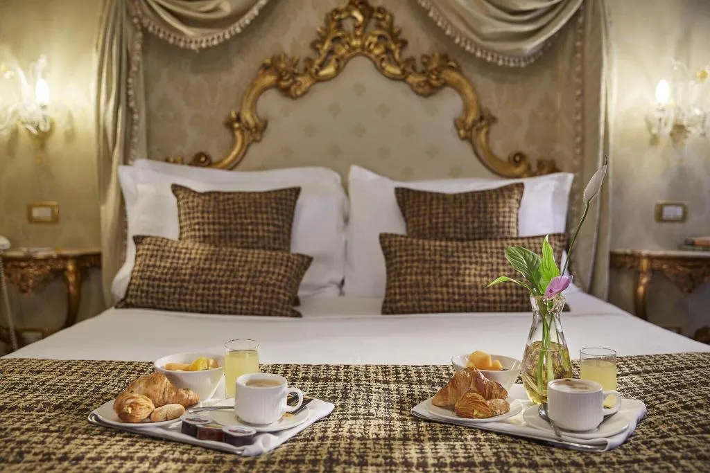 DOUBLE SUPERIOR WITH DOUBLE BED Room, La Locanda di Orsaria, Venice